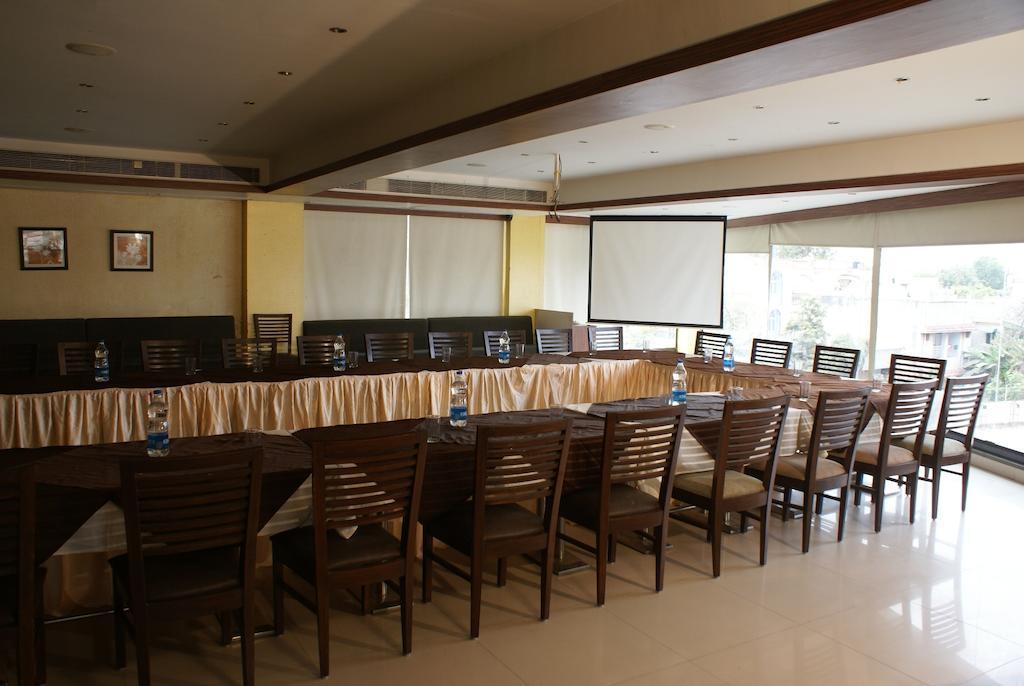 Hotel Ashray Inn Ahmedabad Buitenkant foto