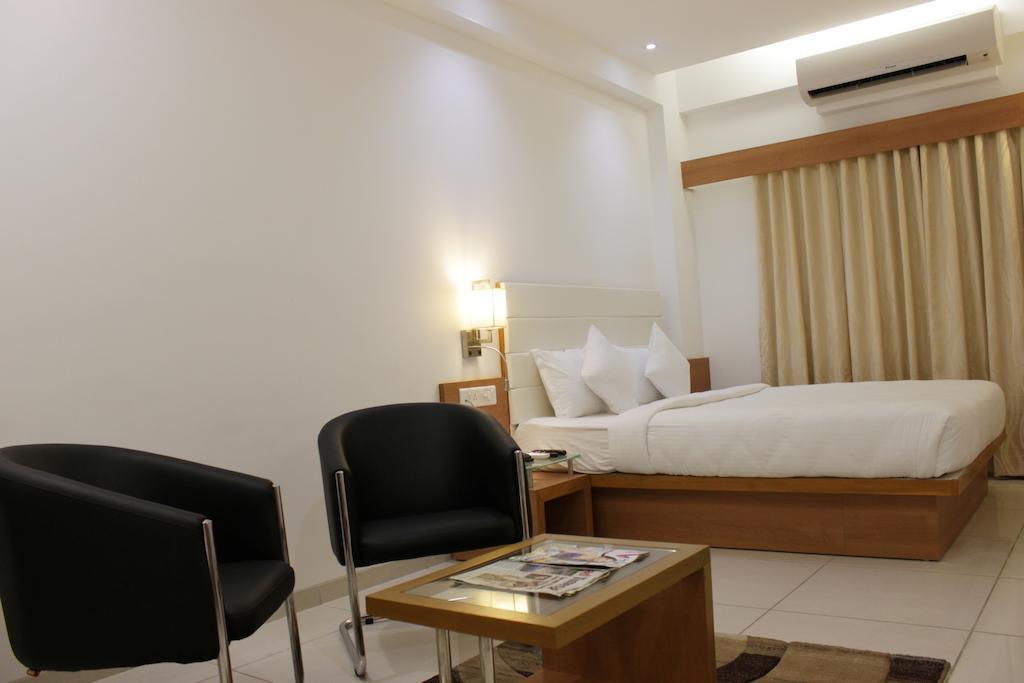 Hotel Ashray Inn Ahmedabad Kamer foto