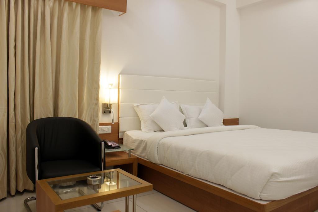 Hotel Ashray Inn Ahmedabad Kamer foto