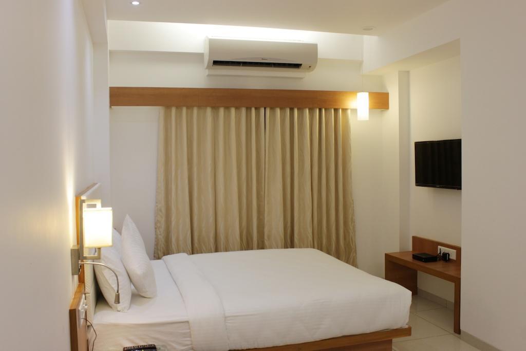 Hotel Ashray Inn Ahmedabad Kamer foto
