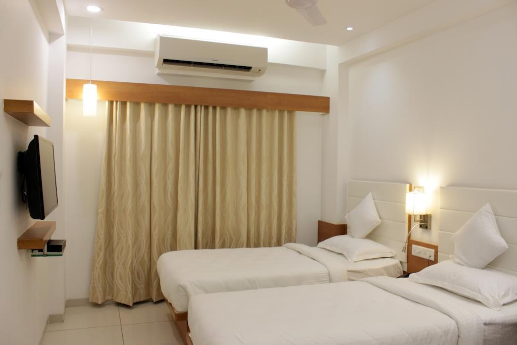 Hotel Ashray Inn Ahmedabad Kamer foto