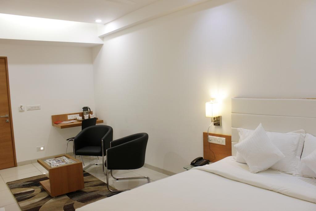 Hotel Ashray Inn Ahmedabad Kamer foto
