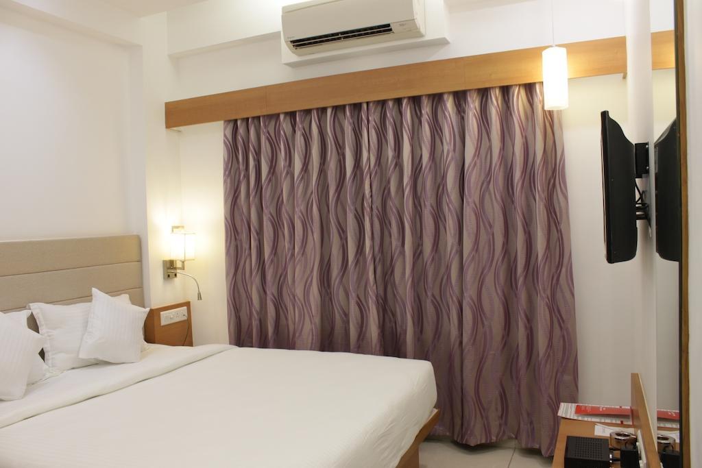 Hotel Ashray Inn Ahmedabad Kamer foto