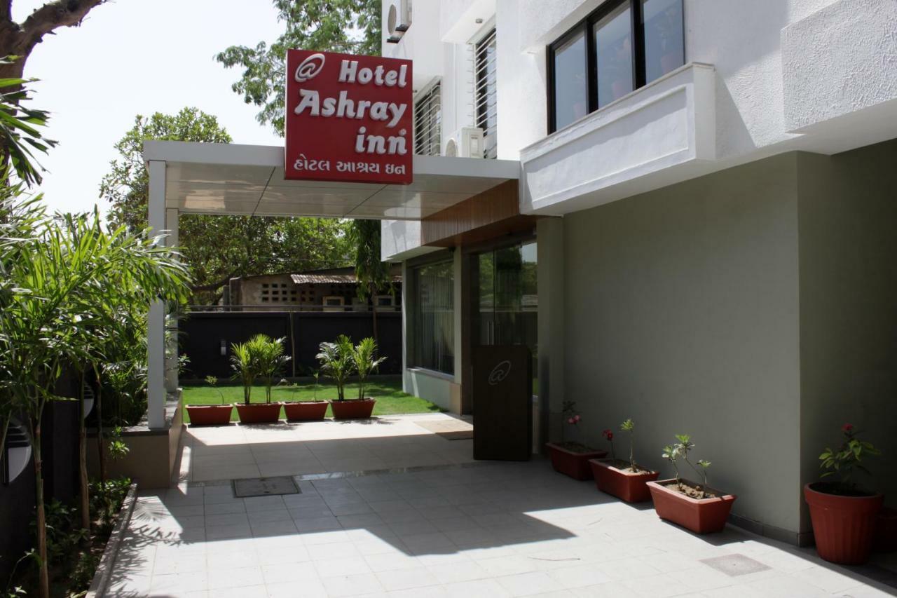 Hotel Ashray Inn Ahmedabad Buitenkant foto